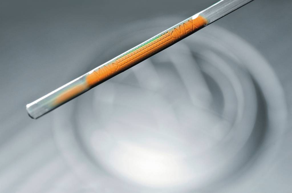 Deixar o nível de óleo do motor acima da marca máxima tem benefícios?