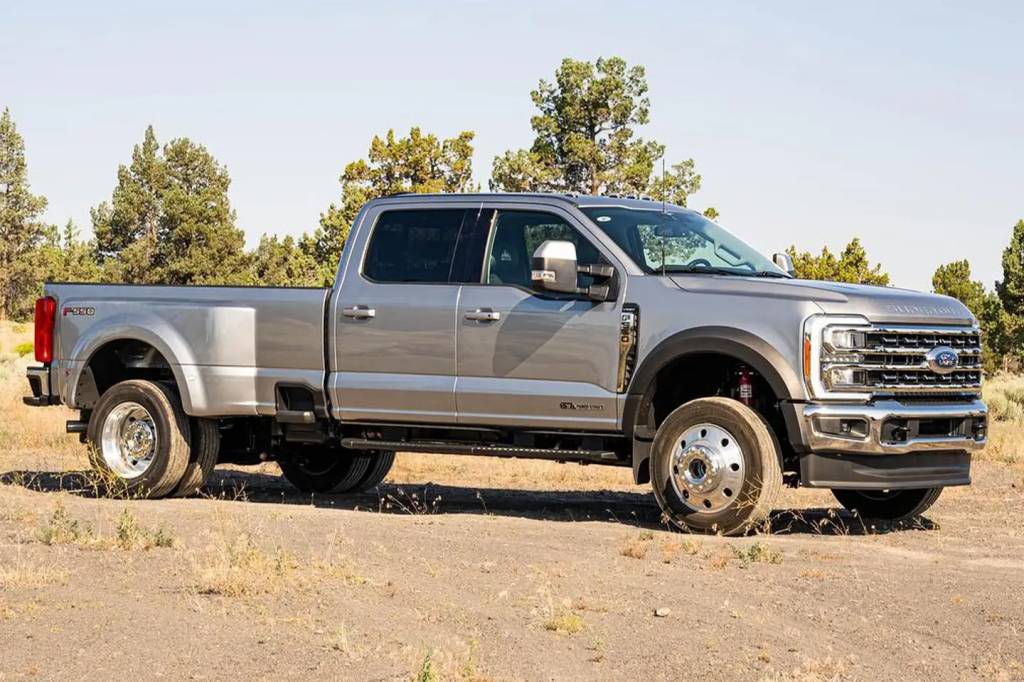 Ford F-550 é caminhão transformado em super picape que carrega quase 5t