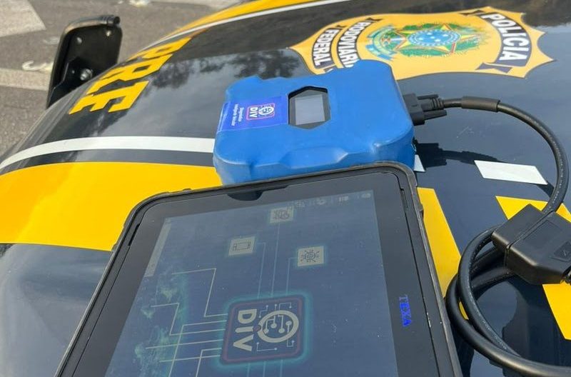 Novo equipamento da PRF descobre se carro tem peças roubadas