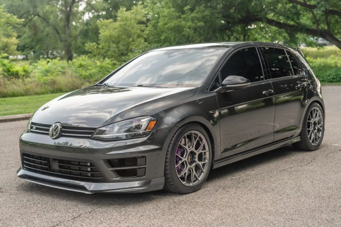 2017_volkswagen_golf-r_2017_volkswagen_golf-r_8314b033-8118-4ec5-b0de-a7e834ecd3e5-kSofcK-75538-75539-scaled-1