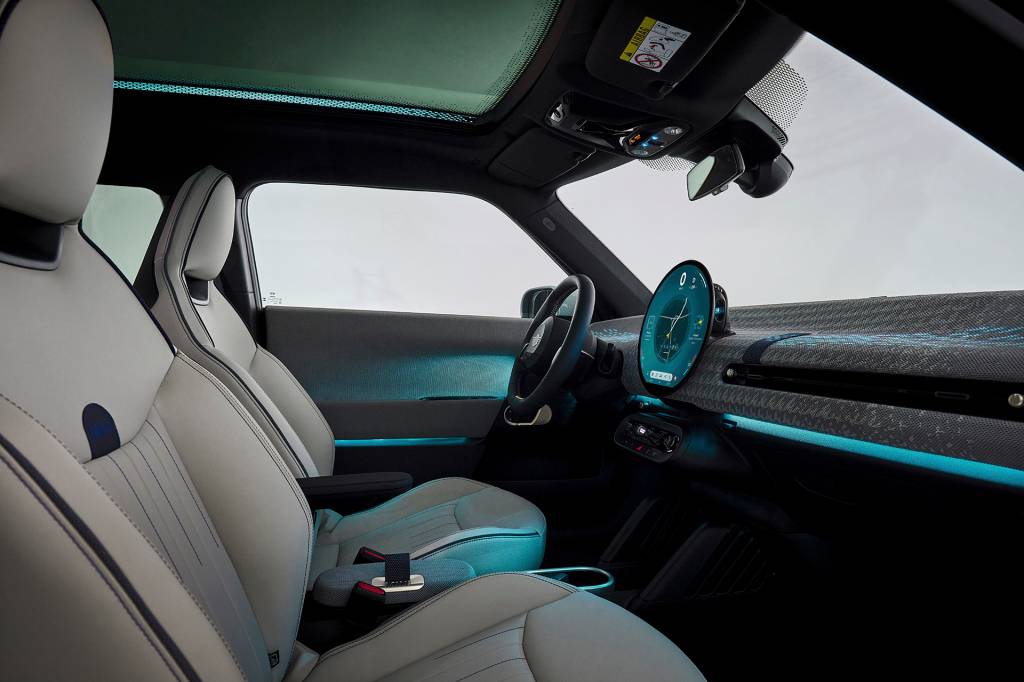 Interior do novo Mini Cooper elétrico (1) Interior do novo Mini Cooper elétrico (1)