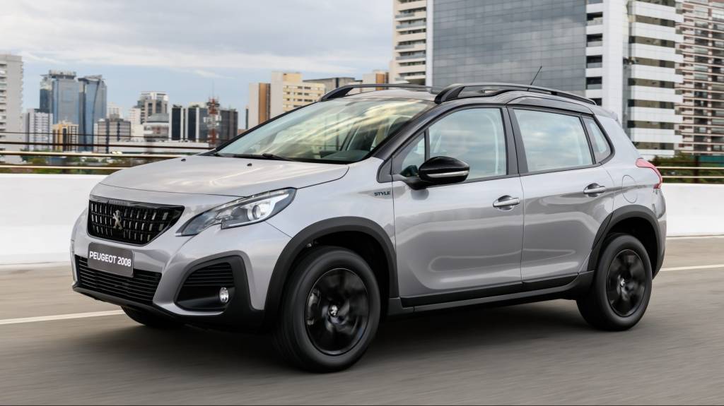 Peugeot 2008 2024 se rende à estratégia do 208 e parte dos R$ 104.990
