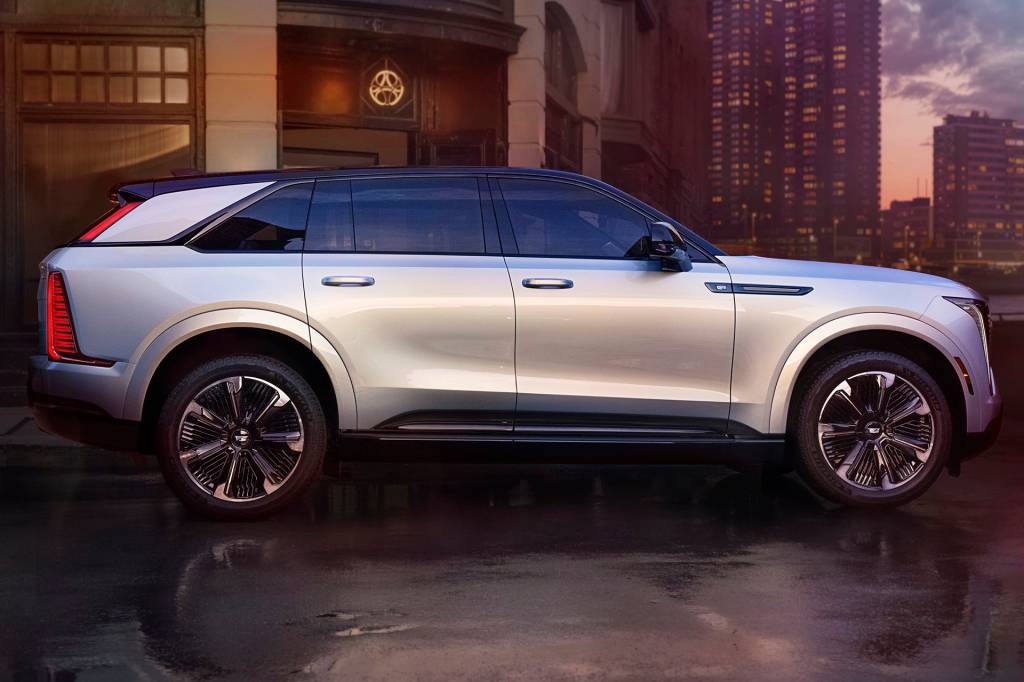 2025 Cadillac ESCALADE IQ Sport Nada menos que 5,7 m de comprimento e 2,4 m de largura