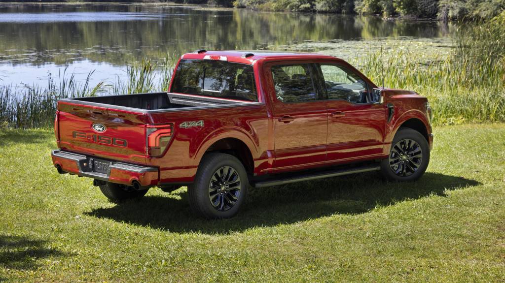 2024 Ford F-150 Lariat_02 2024 Ford F-150