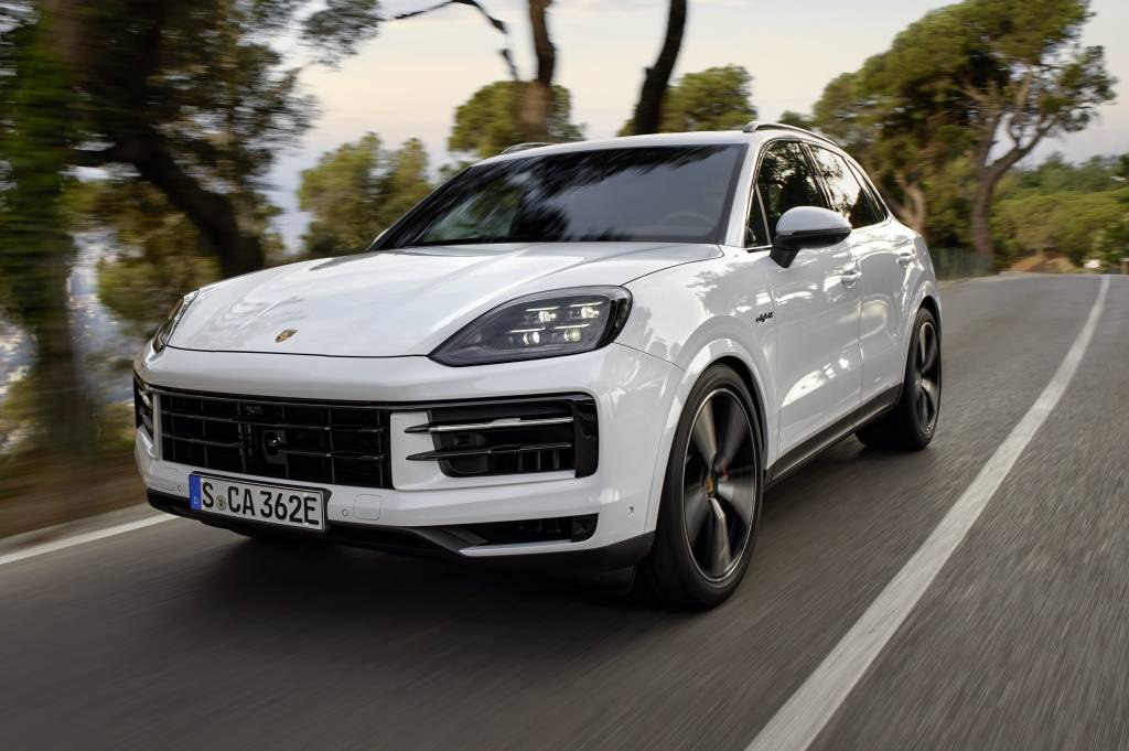 Novo Porsche Cayenne híbrido ganha versão intermediária por… R$ 735.000
