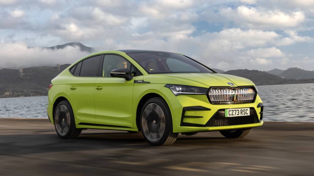 Skoda Enyaq vRS é SUV cupê elétrico com DNA da Volkswagen e bate recordes