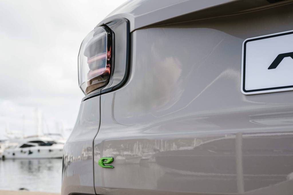 Avengere-Hybrid (5) (1) Jeep Avenger e-Hybrid
