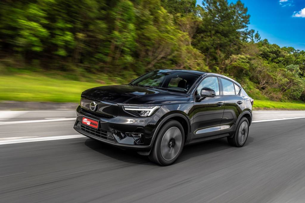 Volvo C40 Plus cobra R$ 60.000 menos por tração traseira e diversão