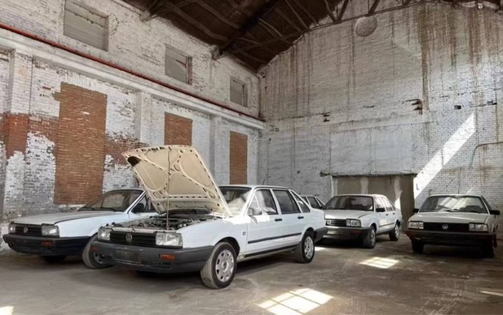 Frota de VW Santana 0 km é encontrada na China