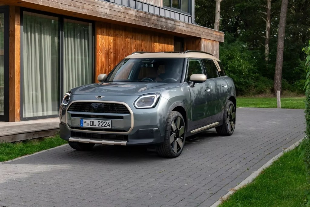 Mini Countryman C é a versão “simples mas chique” do novo SUV híbrido