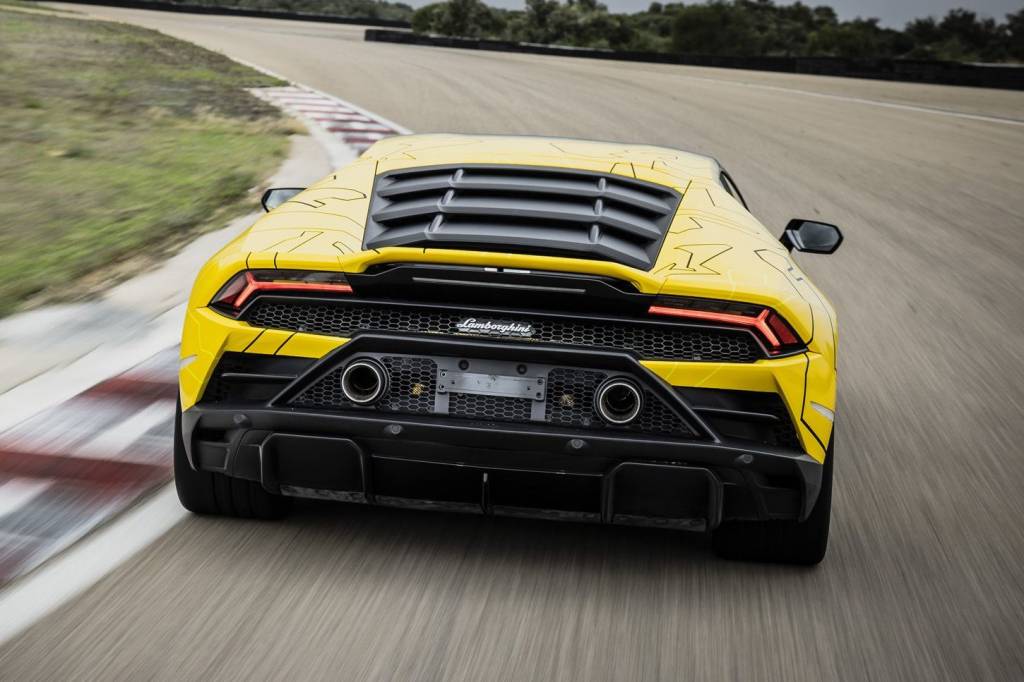 Lamborghini mostra sistema que muda o alinhamento das rodas em tempo real