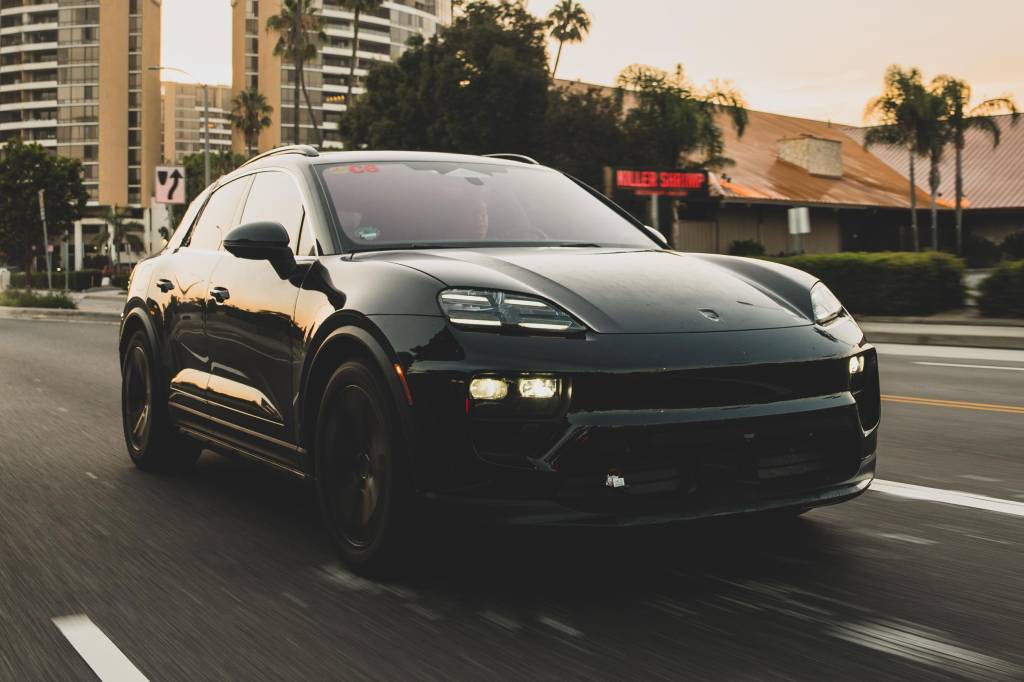 _MH27101 Porsche Macan E