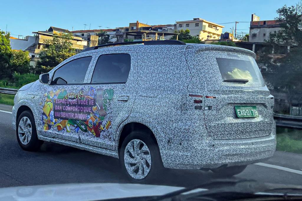 Nova Chevrolet Spin camuflada e com peça publicitária (5) – Copia Nova Chevrolet Spin camuflada e com peça publicitária (5) – Copia