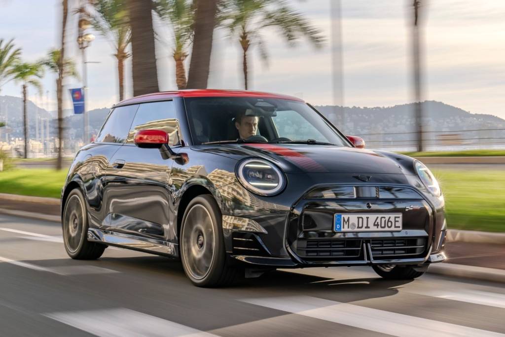 Novo Mini Cooper JCW elétrico é estiloso, mas perde esportividade