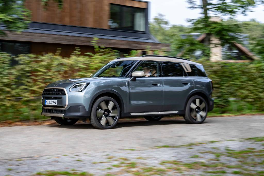 P90535123_highRes_mini-countryma Mini Countryman C