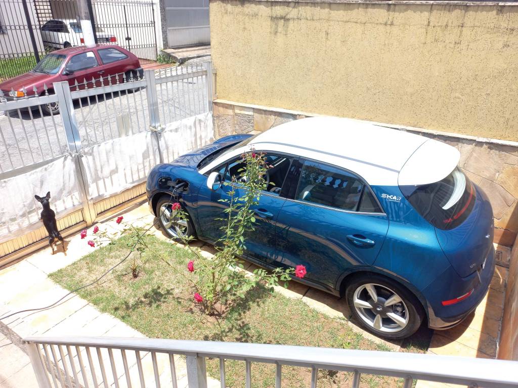 Quanto custa carregar um carro elétrico em casa?