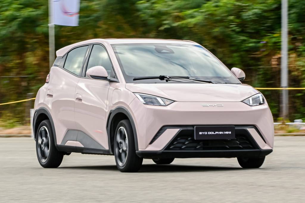 Estudo diz que homens se sentem menos másculos dirigindo carros elétricos