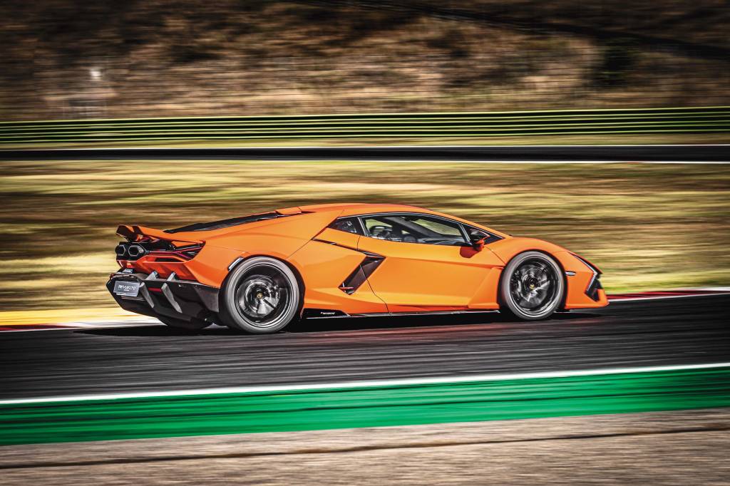 lamborghini revuelto lamborghini revuelto