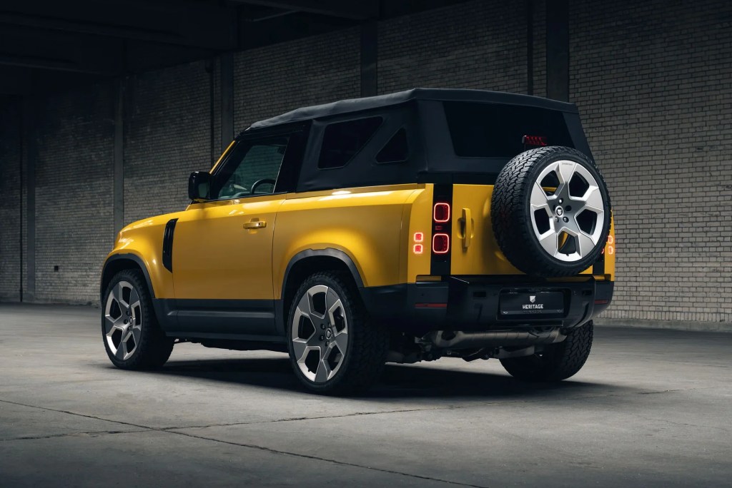 Defender 90 vira conversível com capota de tecido em projeto exclusivo