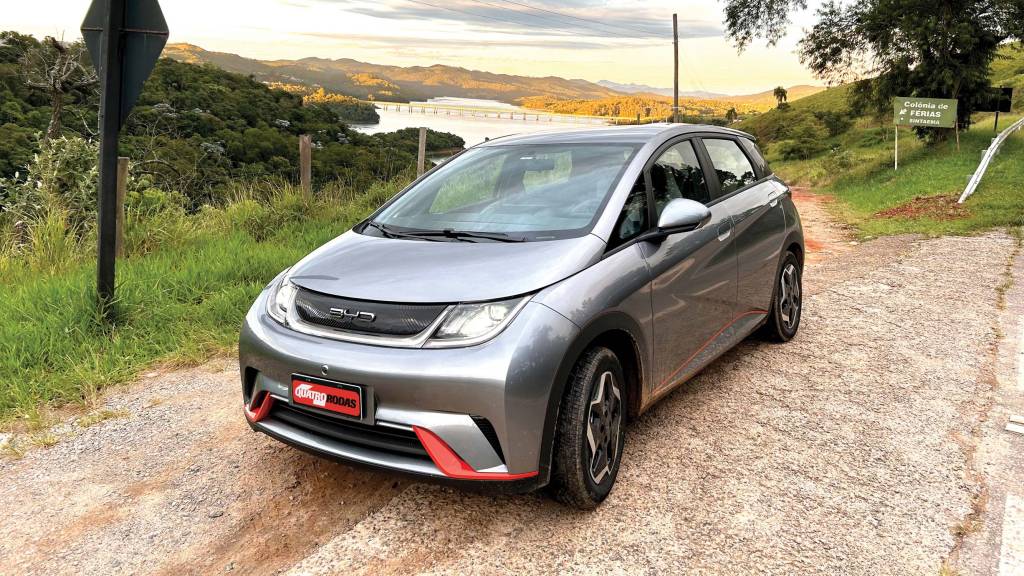 BYD Dolphin veio sem carregador portátil – e o original custa o triplo