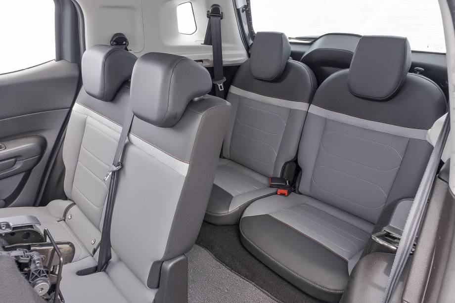 Bancos extras podem ser retirados Bancos extras podem ser retirados