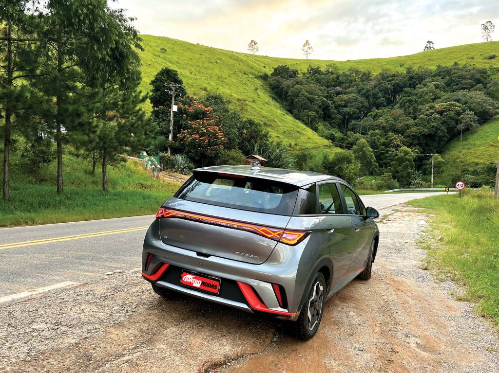 BYD Dolphin Longa Duração QUATRO RODAS Na estrada, com o elétrico, sem medo de não conseguir voltar para casa