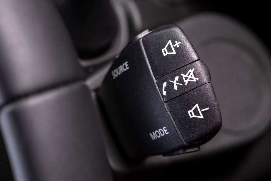 Chave-cartão e comandos satélite para o som são tradição. Chave-cartão e comandos satélite para o som são tradição.