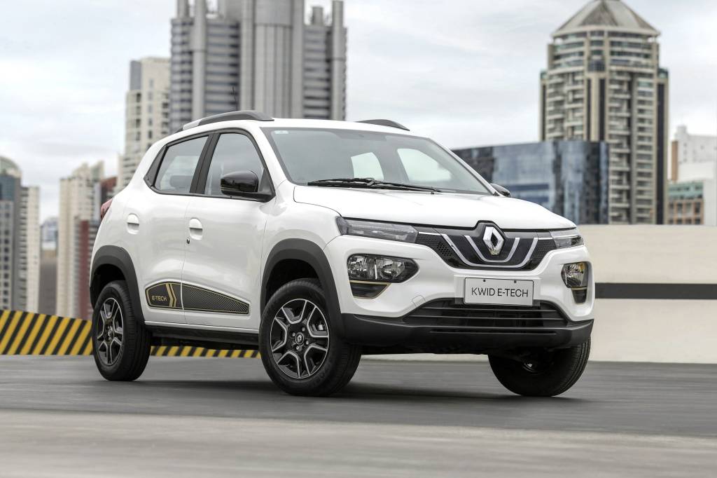 Projeto de lei propõe aulas de direção em carros automáticos e elétricos