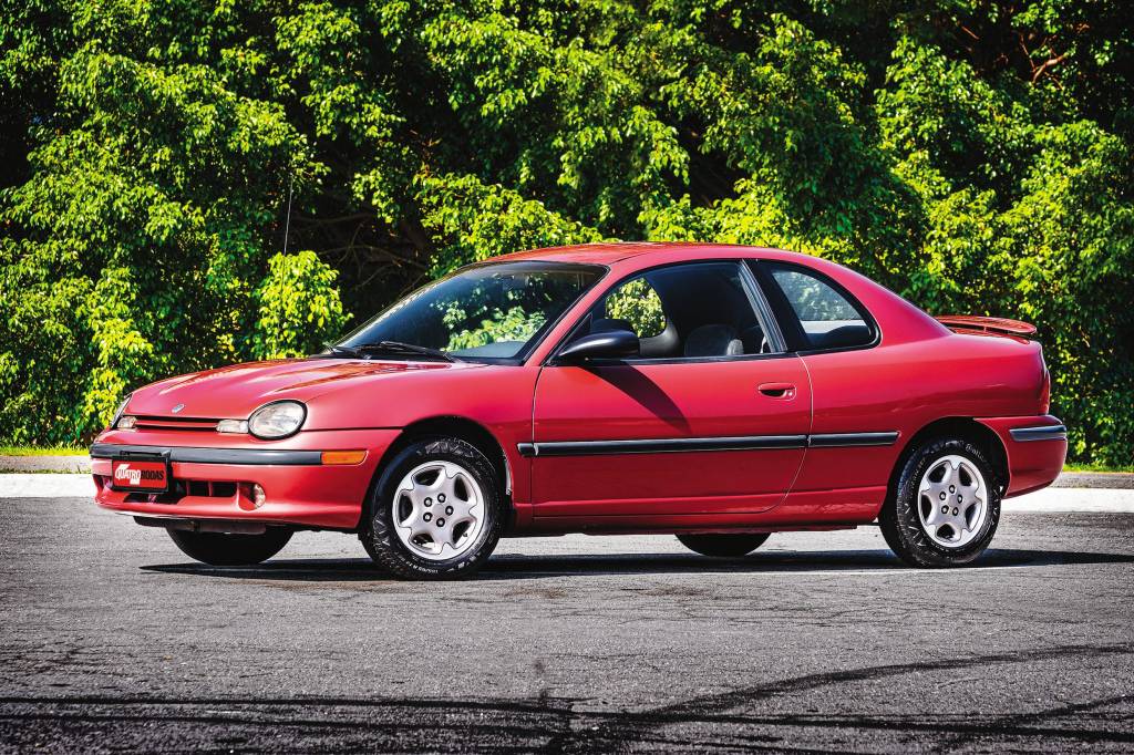Chrysler Neon: a salvação da marca por trás de um carismático sedã