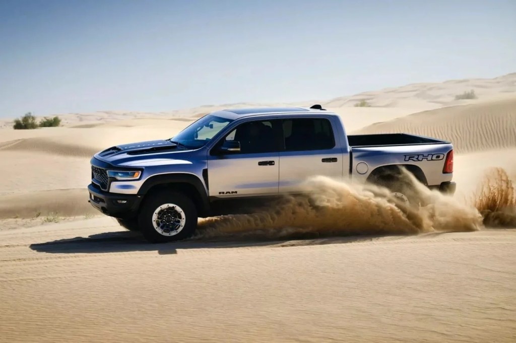 Ram 1500 ‘elétrica’ e esportiva RHO podem chegar ao Brasil a partir de 2025