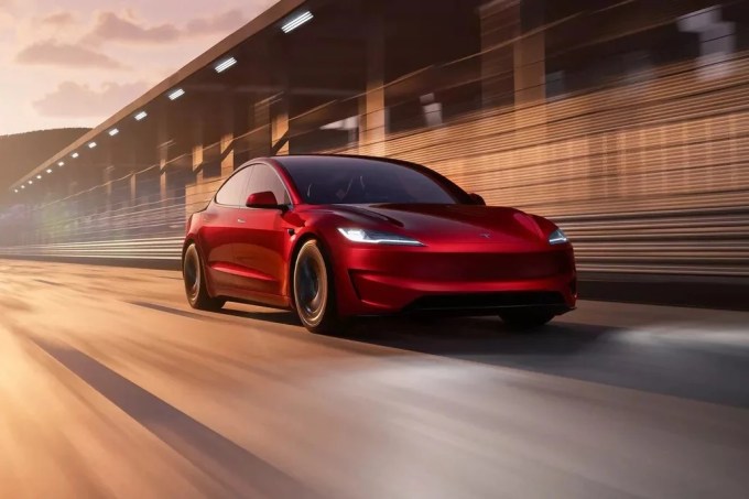 2025-Tesla-Model-3-Performance-423-900