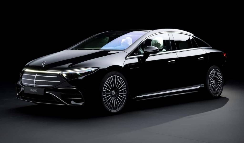 Novo Mercedes EQS se rende a itens de carros chineses e à estrela no capô