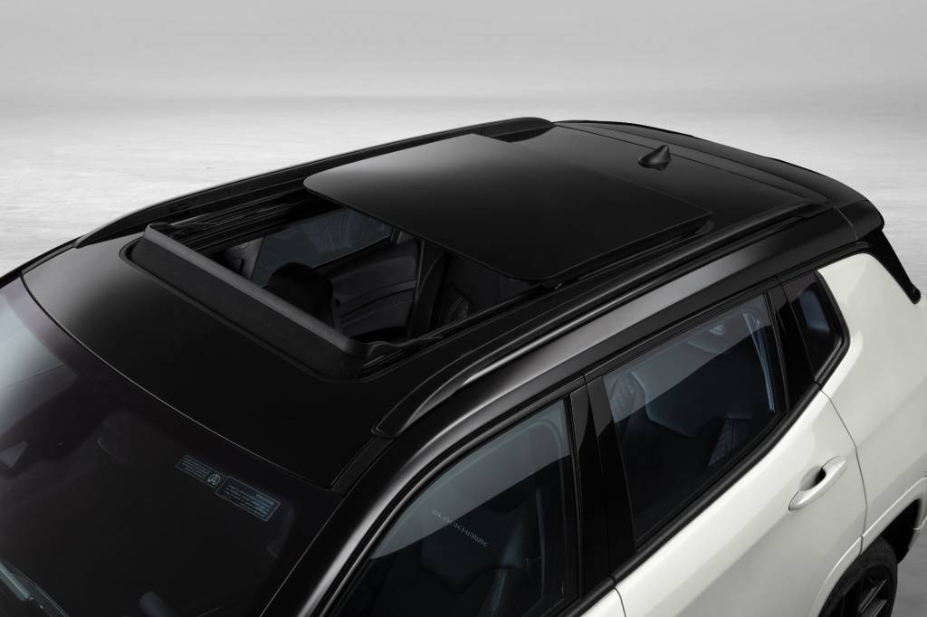 Jeep Compass Blackhawk 2025 (1) Jeep Compass Blackhawk 2025 (1)