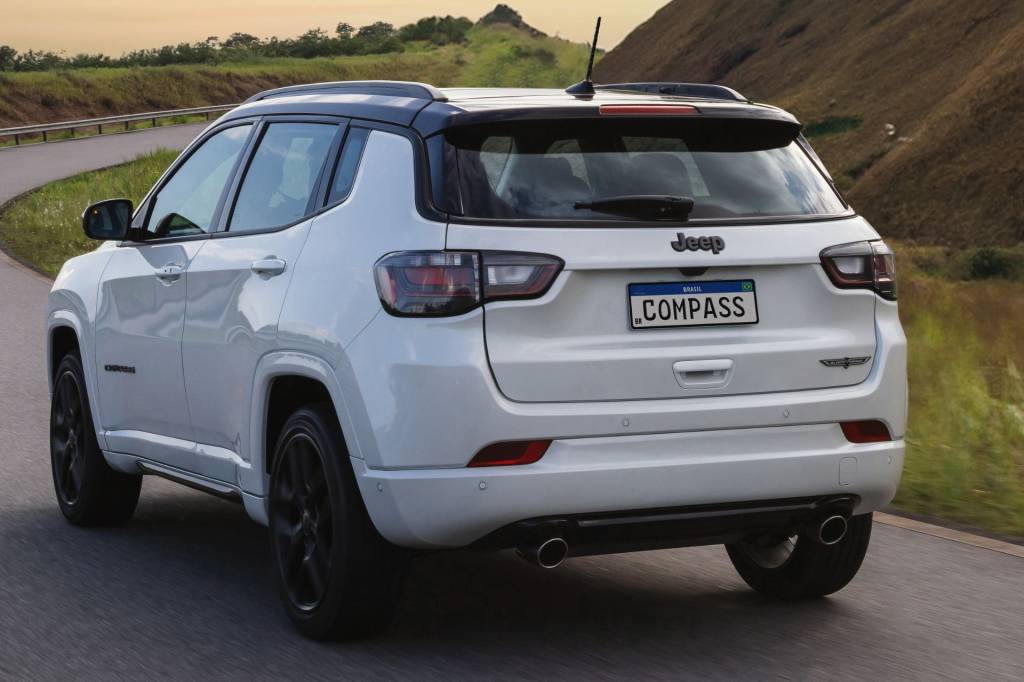 Jeep Compass Blackhawk 2025 (1) Jeep Compass Blackhawk 2025 (1)