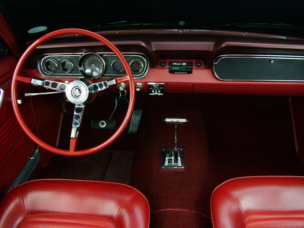 Painel do automóvel Mustang Cupê, ano 1965 da Ford. Ford Mustang Cupê 1965