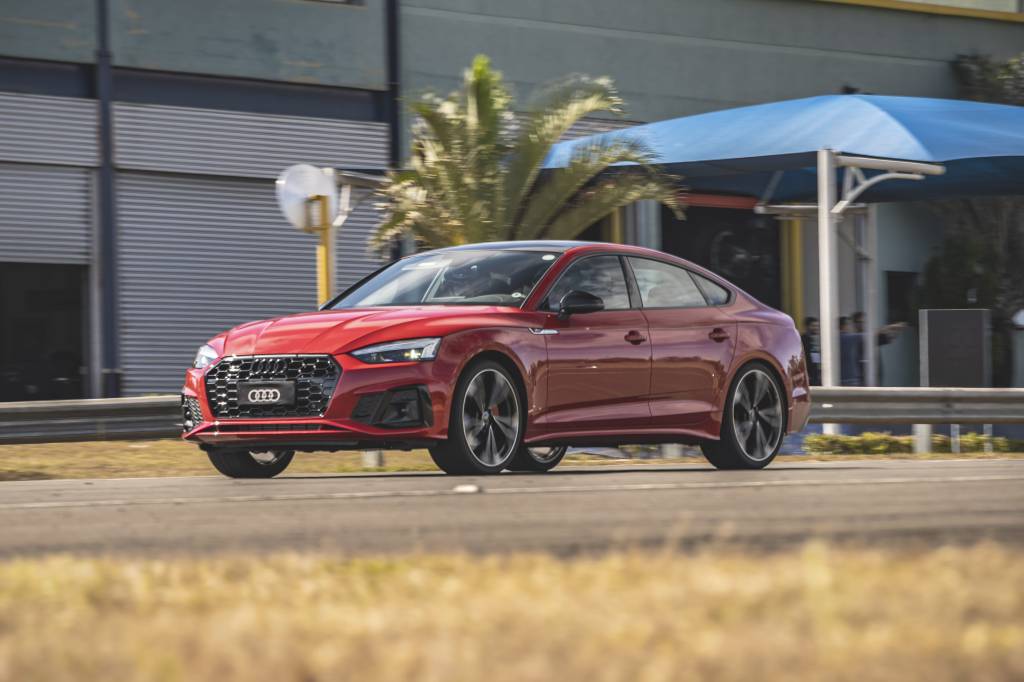 Audi A4 e A5 chegam a linha 2025 com tração integral quattro