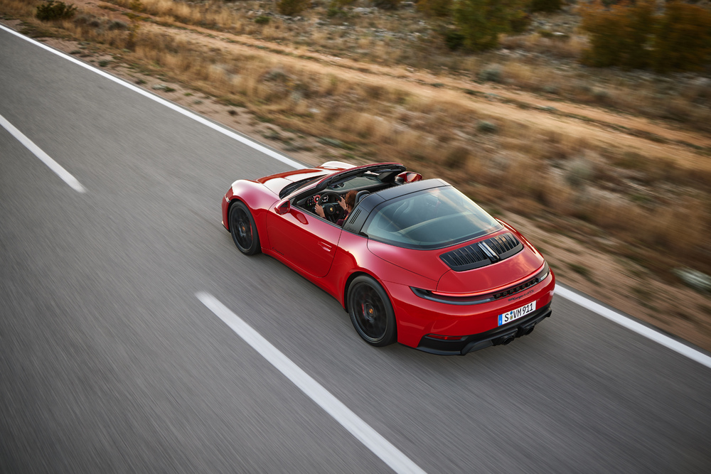 S24_0904 Porsche 911 GTS T-Hybrid