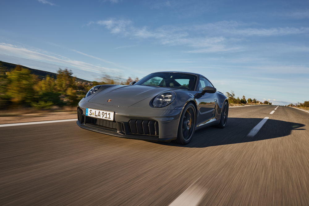 S24_0907 Porsche 911 GTS T-Hybrid
