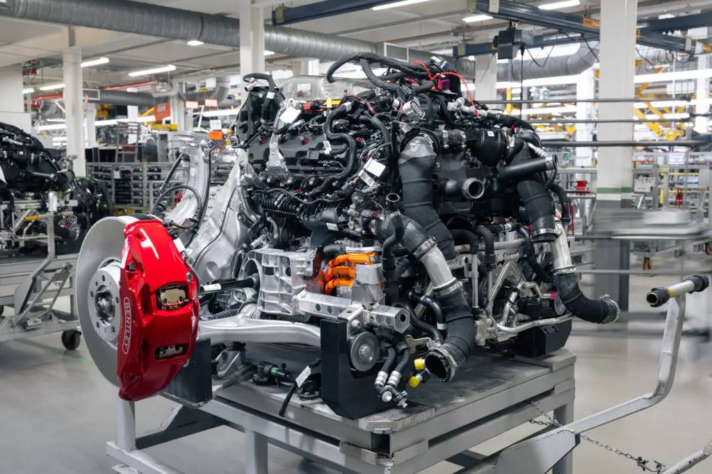 Ultra-Performance-Hybrid-3-scaled Bentley-PHEV-Hero-1
