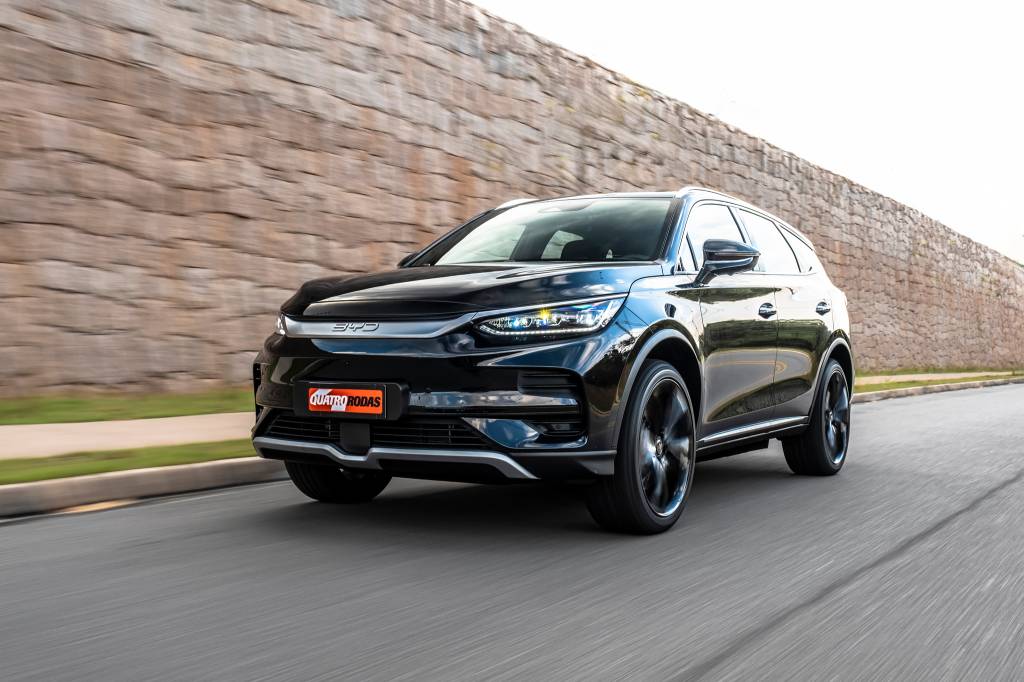 BYD Tan 2024 tem (bem) mais autonomia e mantém desempenho de esportivo