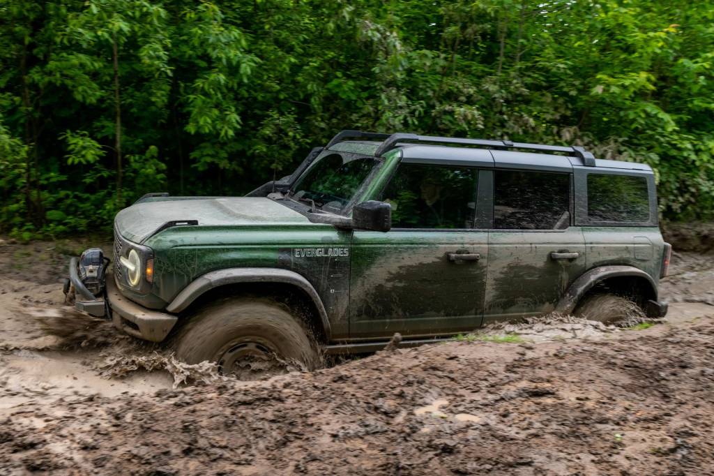 Ford Bronco (3) Ford Bronco