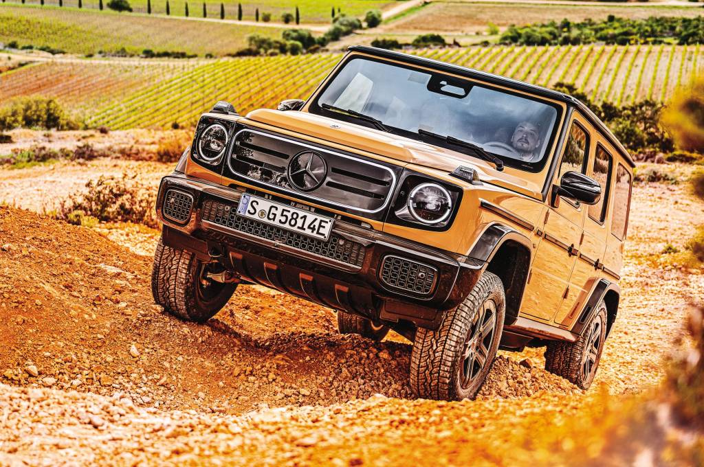 Mercedes Classe G elétrico continua imbatível na terra e vem ao Brasil