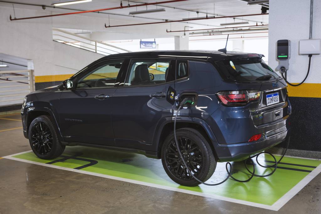 Quanto tempo e dinheiro são gastos para carregar o carro elétrico em casa?