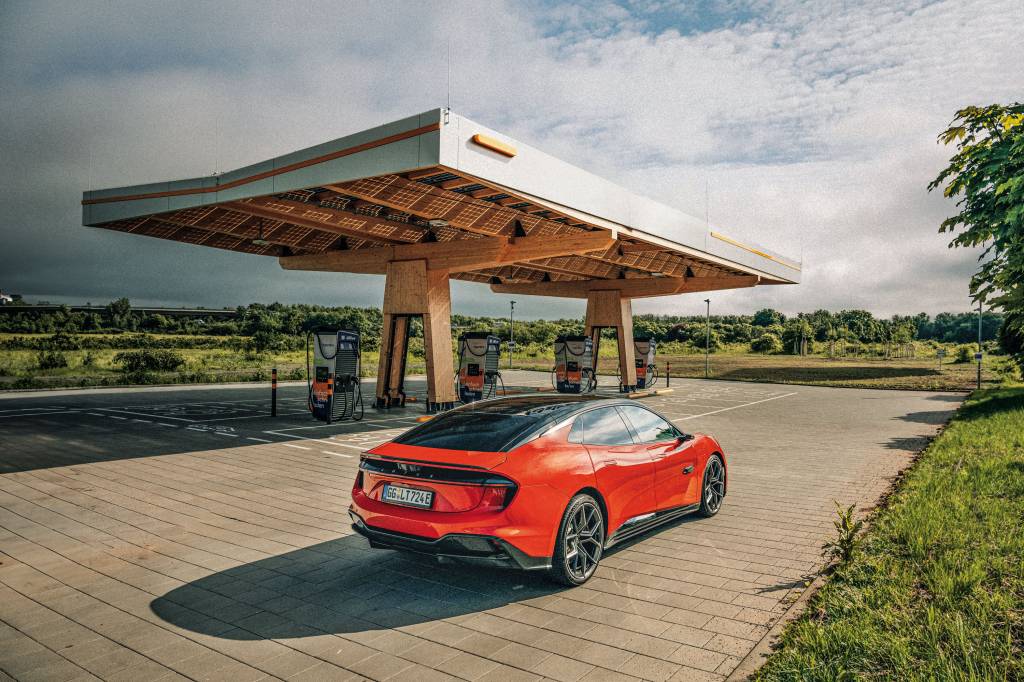 Esportivo elétrico da Lotus tem bateria que recarrega em 10 minutos