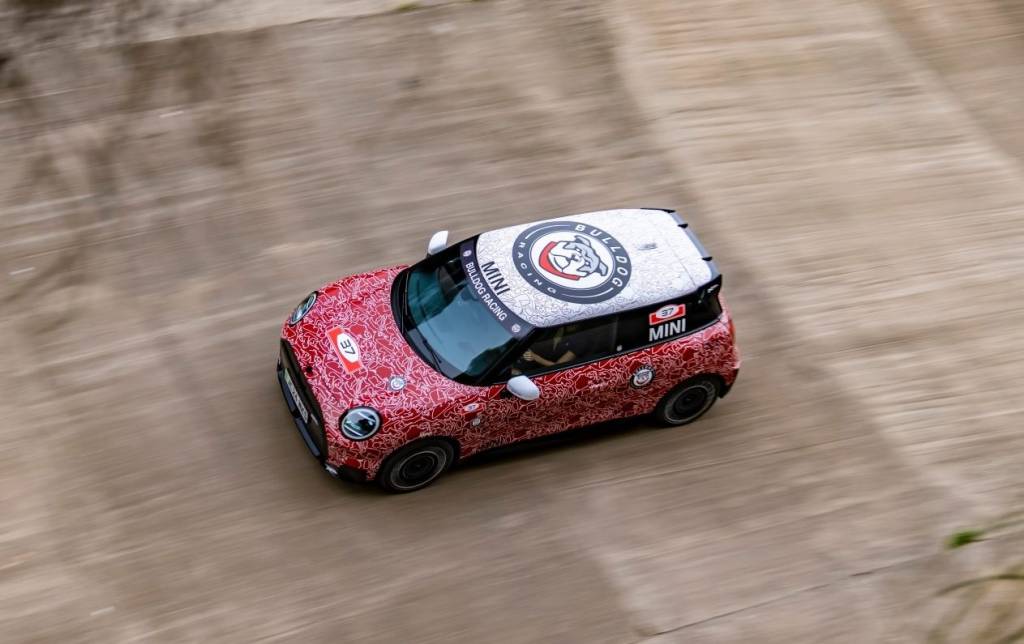 P90557181_lowRes_the-new-mini-john-co Mini JCW elétrico