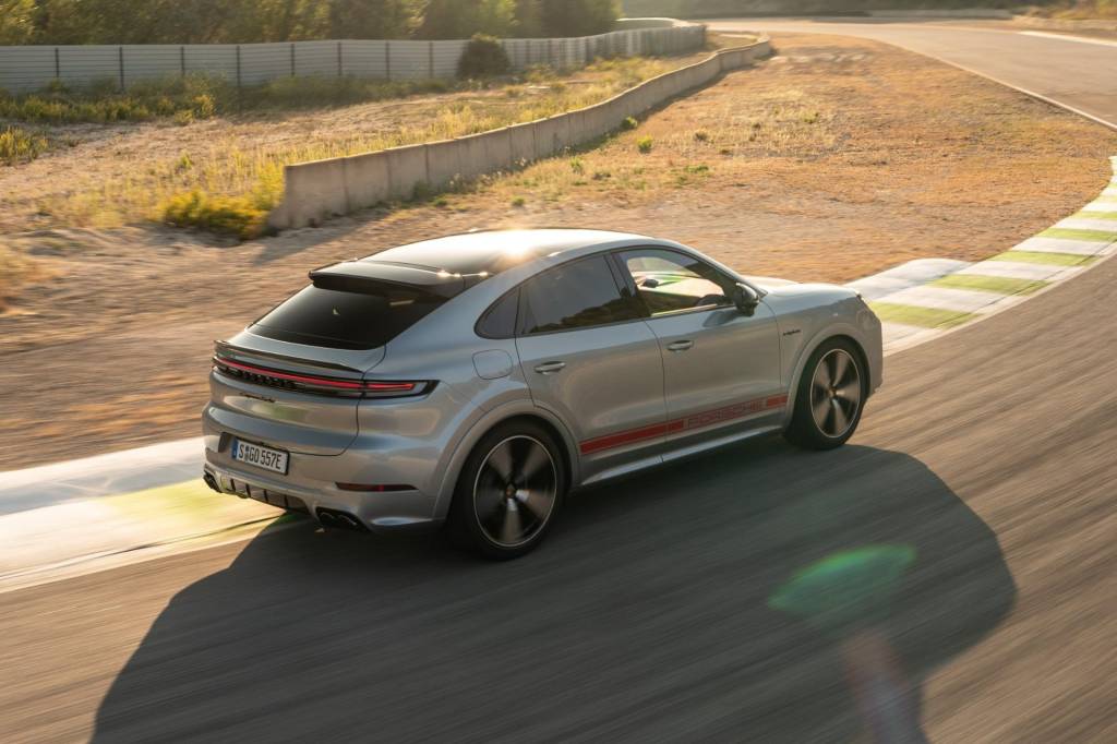 Porsche Cayenne Turbo E-Hybrid (9) Porsche Cayenne Turbo E-Hybrid