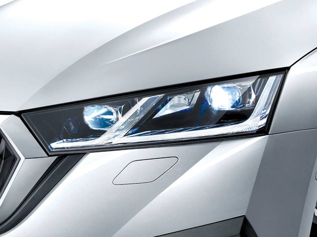 É preciso trocar os faróis full-led quando as luzes queimam?