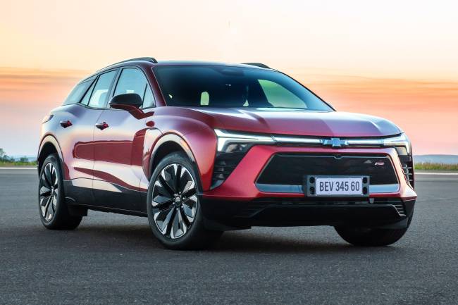 Chevrolet Blazer volta ao Brasil como SUV elétrico que 'substitui' o Camaro