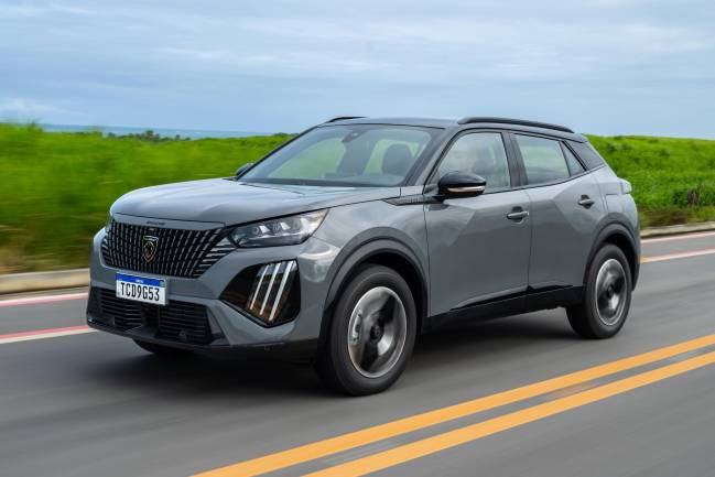 Peugeot 2008 2025 anda bem com motor do Pulse, mas peca por não ter ACC