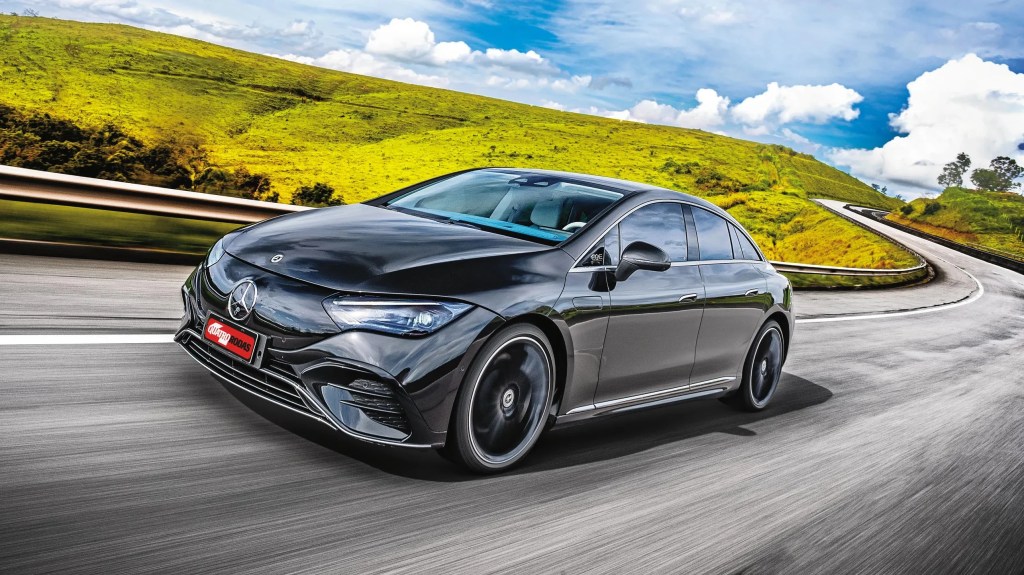 Por que carros elétricos gastam mais bateria na estrada do que na cidade?